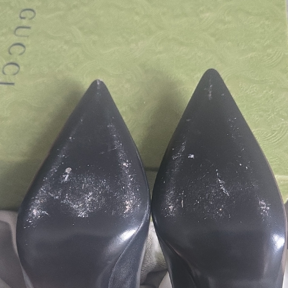 Authentic Gucci Black Leather Pointed Toe Pumps with Gold Stiletto Heels - Picture 2 of 4